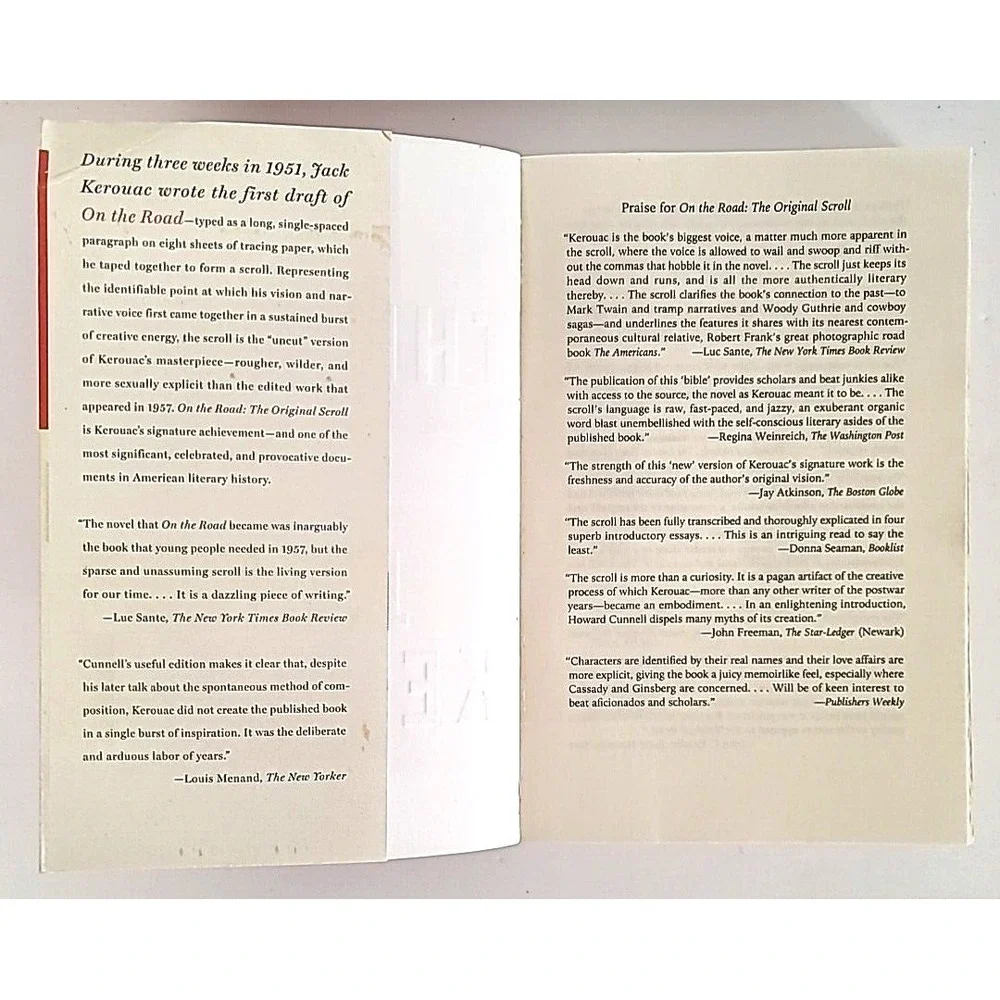 On the Road: The Original Scroll (Penguin Classics Deluxe Edition) Jack Kerouac